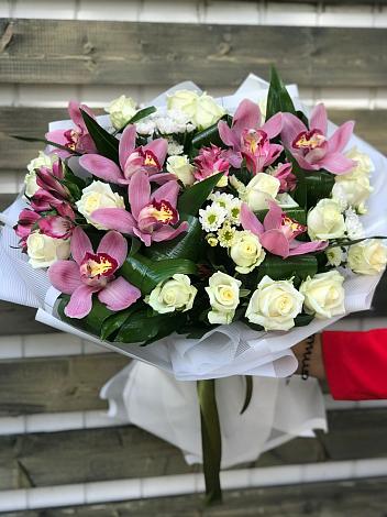 Букет цветов из: Розы и Хризантемы в Юркино