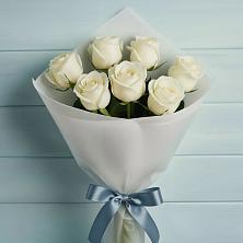 Букет 7 Белых роз Эдлесс Лав в Юркино