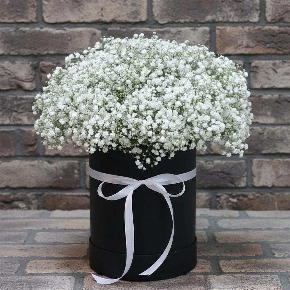 Цветочная композиция из Гипсофила в шляпной коробке в Юркино