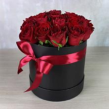Цветочная композиция из Розы в шляпной коробке в Юркино