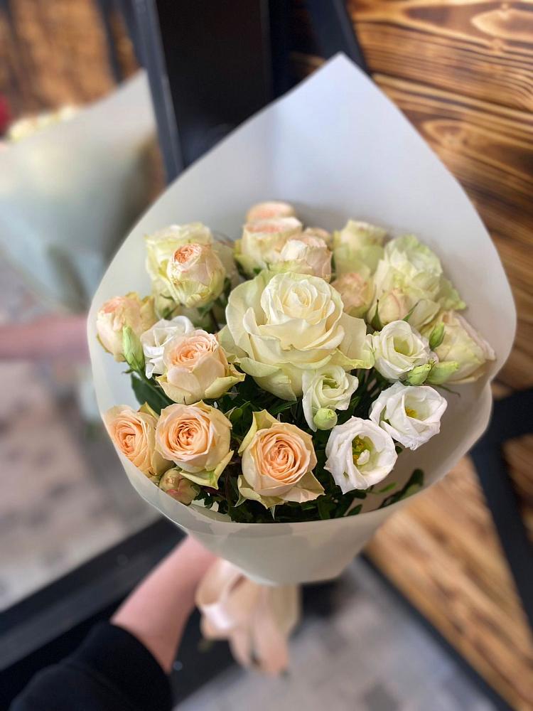 Букет цветов из: Розы и Лизиантусы в Юркино